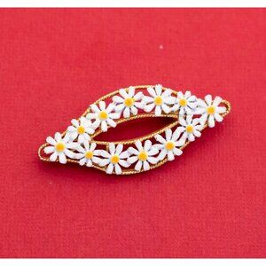 Vintage Daisy Lips Brooch - F27